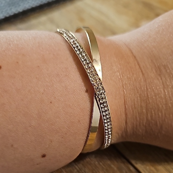 Gold Bracelets with Sparkling Stones and Elegant Design - Picture 2 of 2